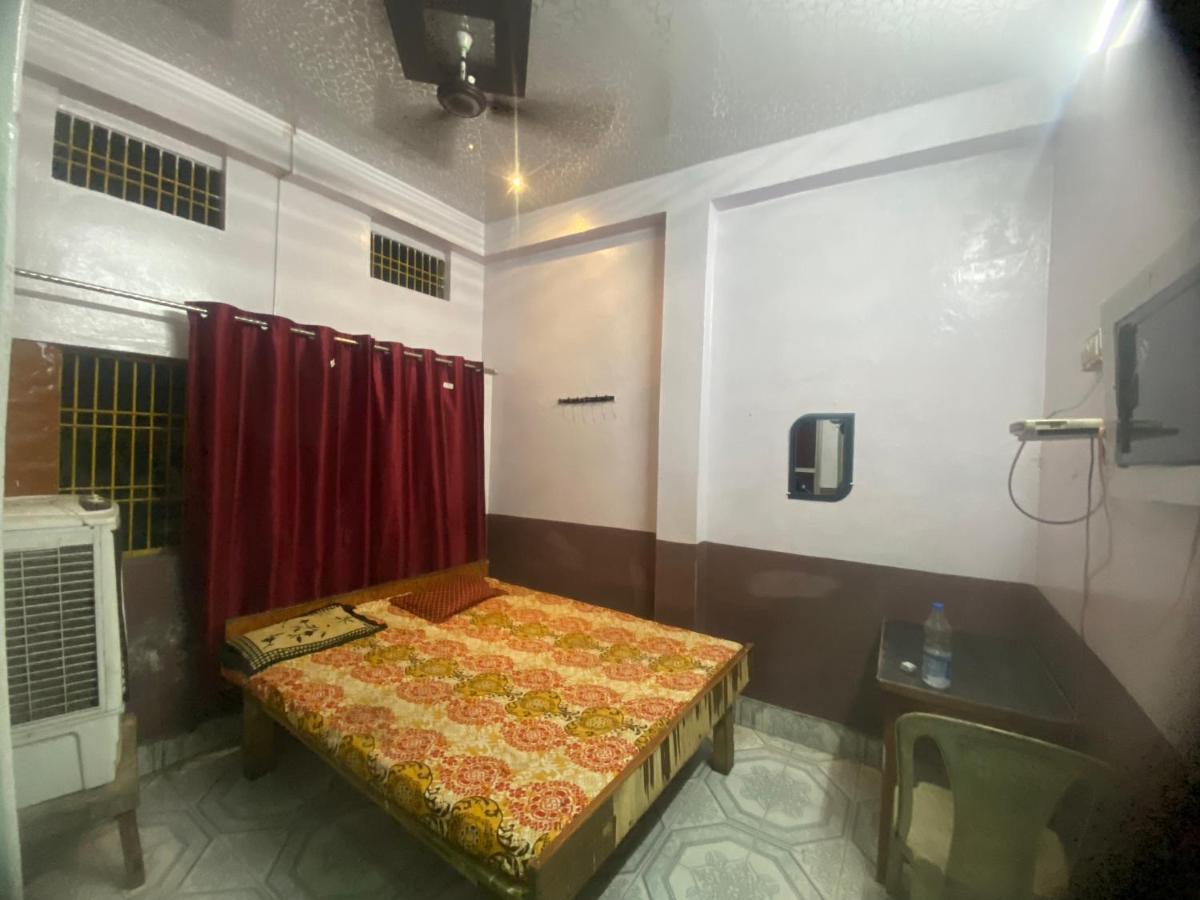 Hotel Yatri Niwas Varanasi Exteriör bild