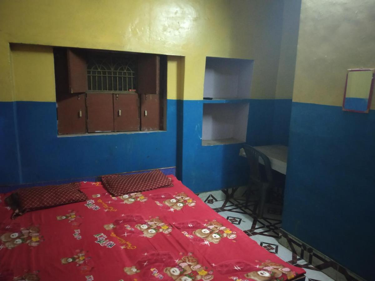 Hotel Yatri Niwas Varanasi Exteriör bild